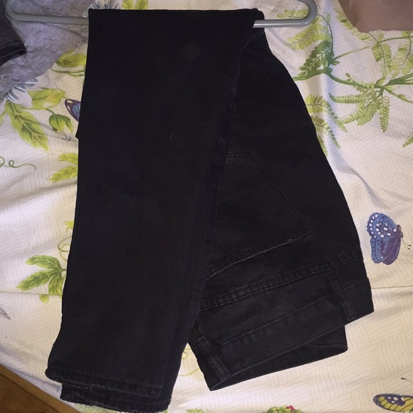 Black mom jeans size 7 ripped on leg - Picture 1 of 4